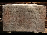 03280 ostia - regio i - via dei molini - inschrift ostseite - im noerlichen bereich.jpg